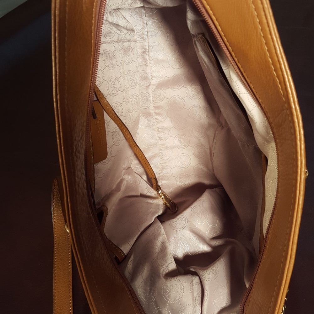 🌻SOLD🌻EUC Michael by Michael Kors shoulder bag - Picture 5 of 8